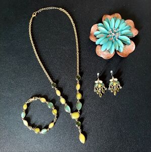 Vintage Gold Tone Necklace, Bracelet & Dangle Earrings
